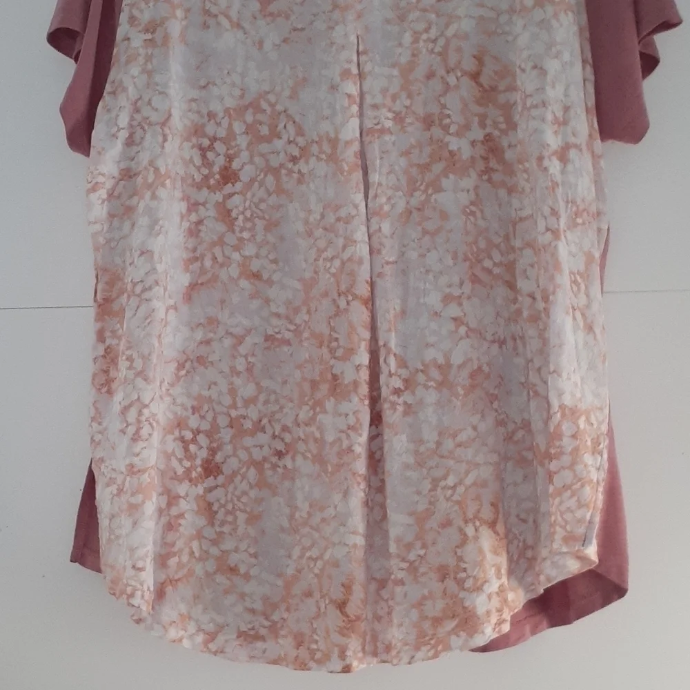 Cupio Mauve Pink Shirt Silky Back Floral Detail Top Size 1X.